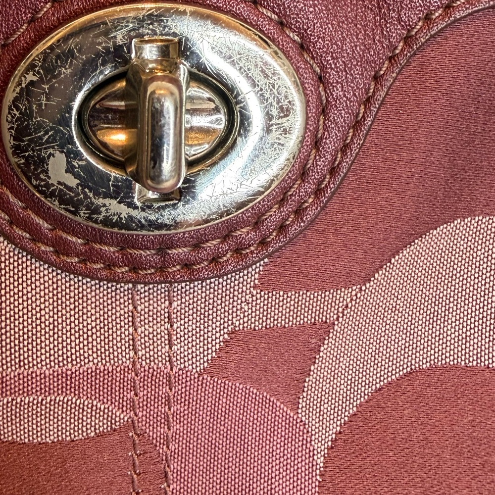 COACH PENELOPE OPTIC SIGNATURE HIPPIE CROSSBODY BAG F17479 - Picture 14 of 16